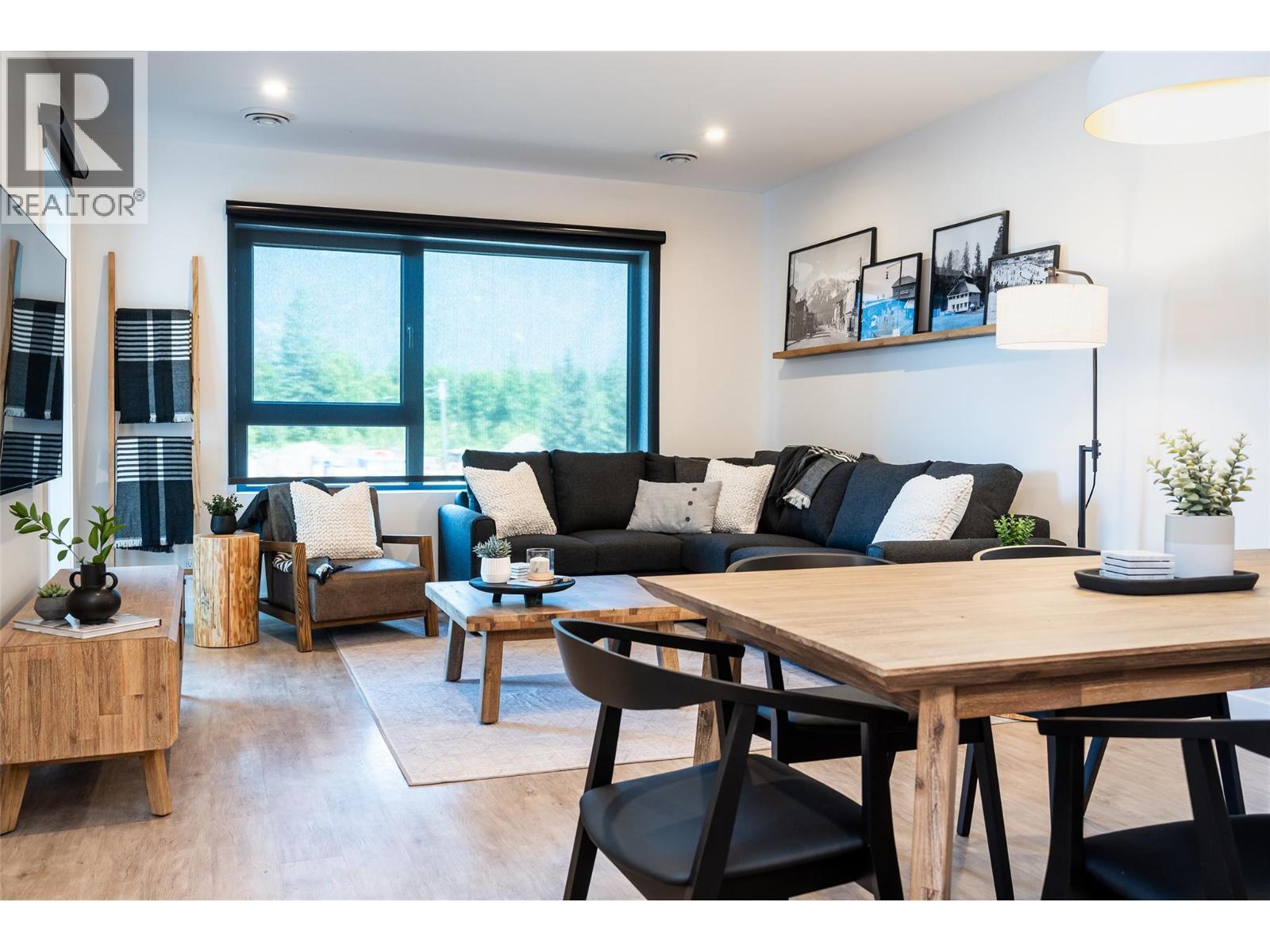 1701 Coursier Avenue Unit# 2206, Revelstoke, BC - Indoor Photo Showing Living Room