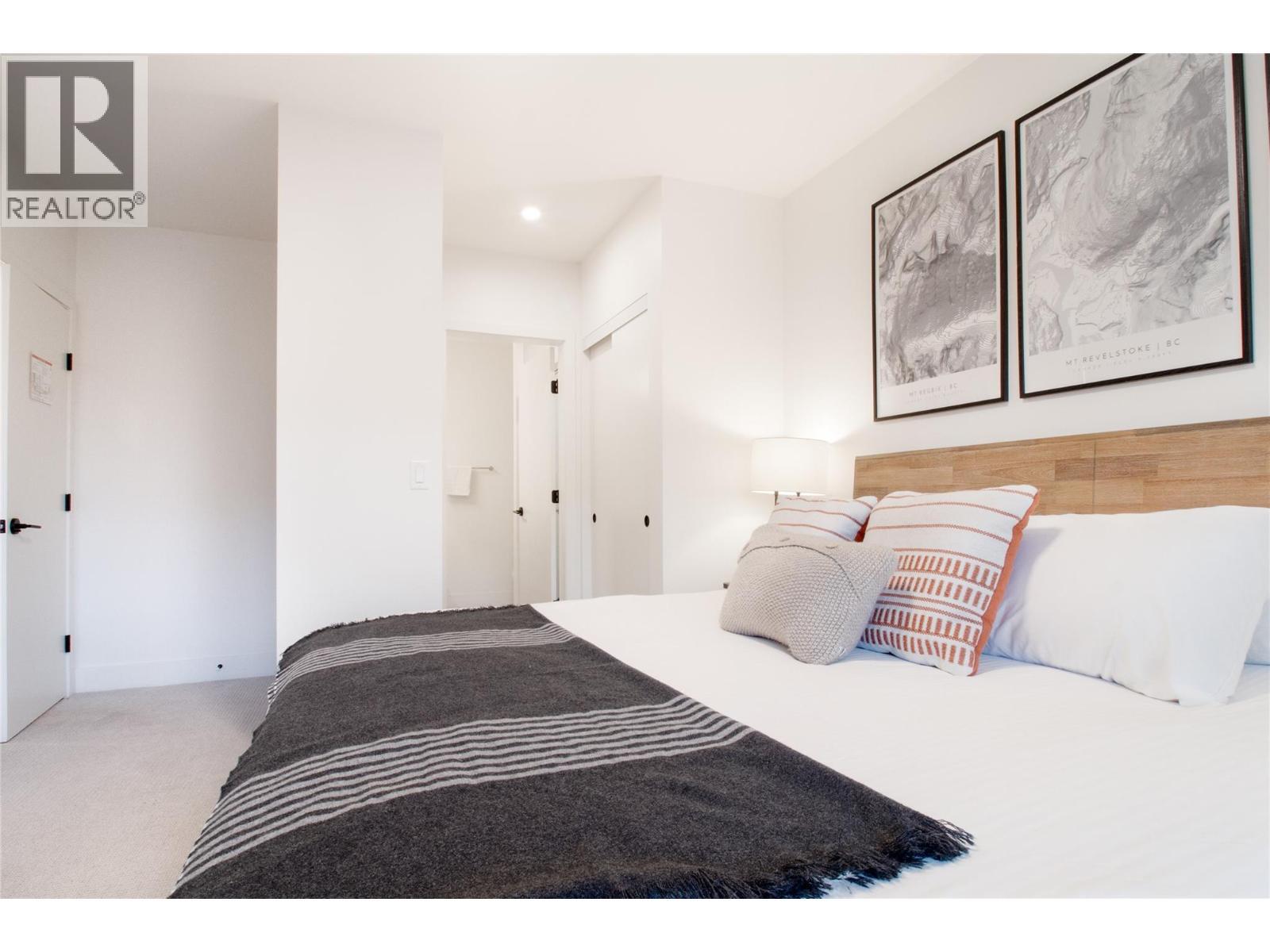 1701 Coursier Avenue Unit# 2206, Revelstoke, BC - Indoor Photo Showing Bedroom