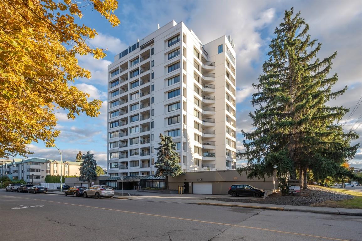 204-737 Leon Avenue, Kelowna, BC - Outdoor With Facade