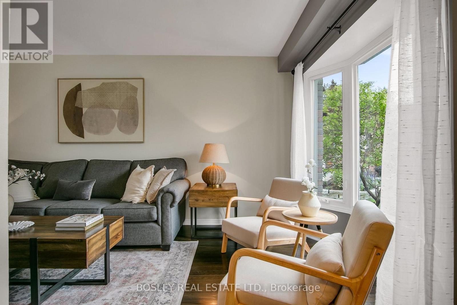 769 Lochness Crescent, Oshawa, ON - Indoor Photo Showing Living Room
