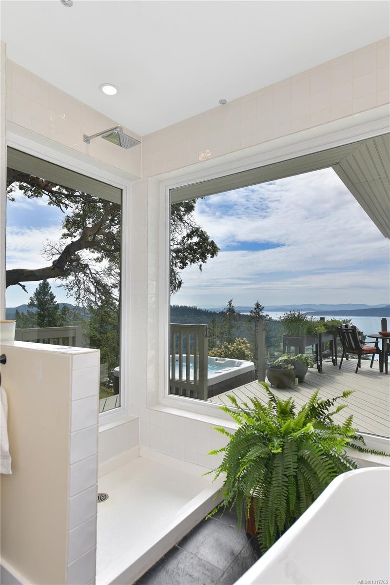 356 East West Rd, Mayne Island, BC