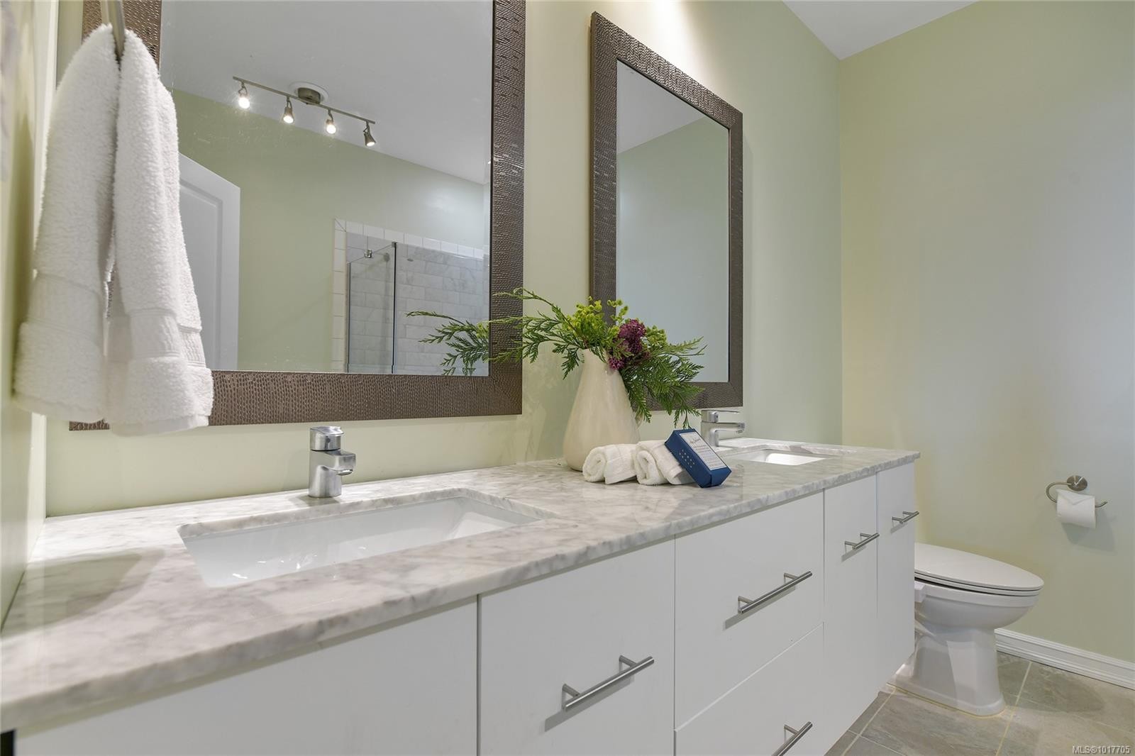 356 East West Rd, Mayne Island, BC