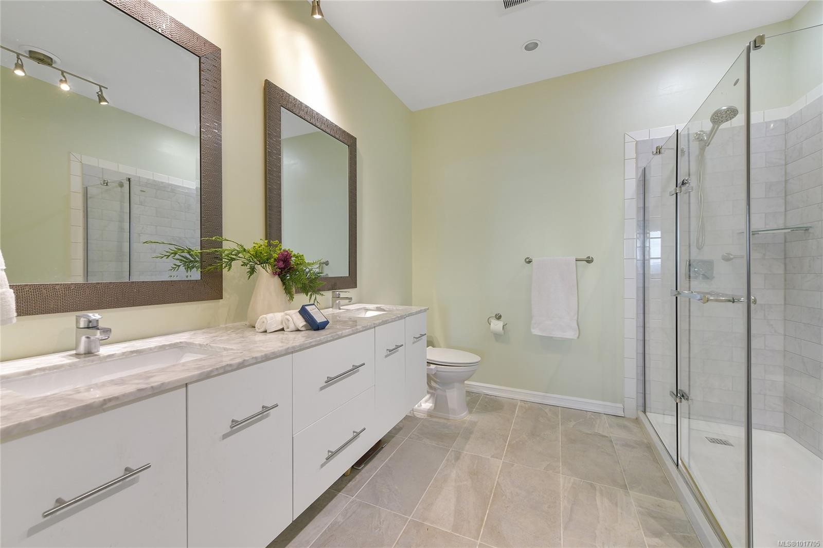 356 East West Rd, Mayne Island, BC