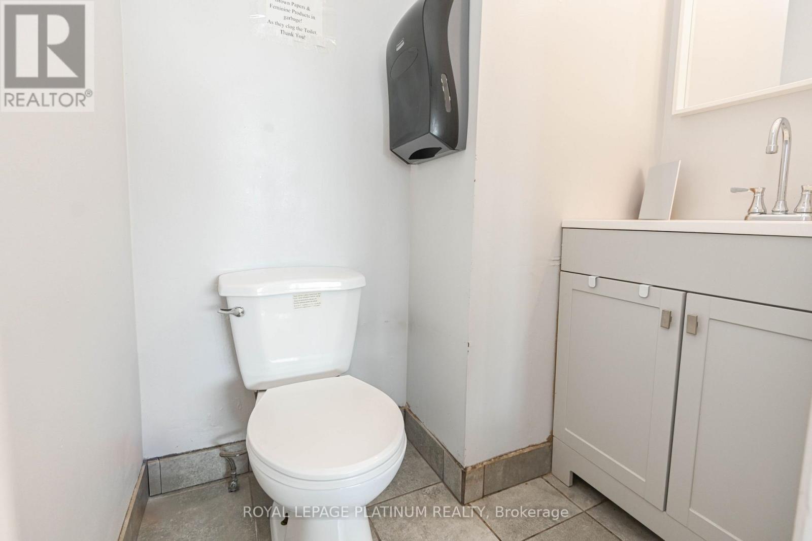 37 Dundas Street W, Mississauga, ON