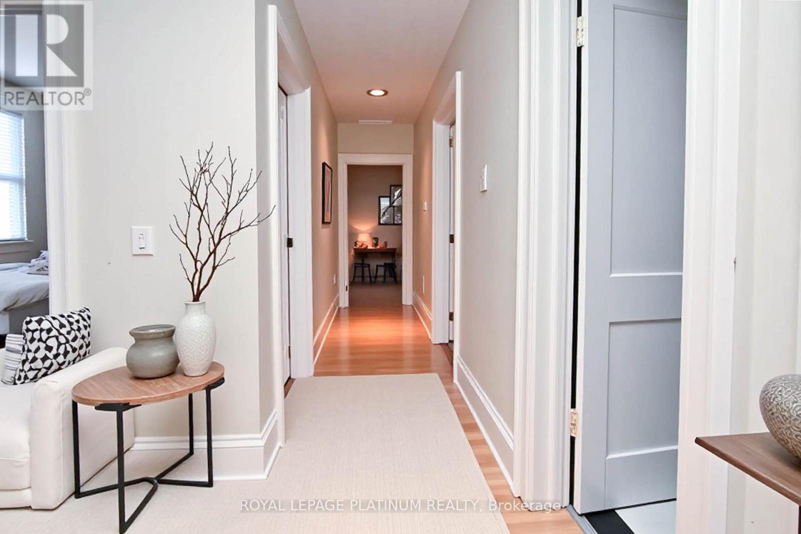 37 Dundas Street W, Mississauga, ON