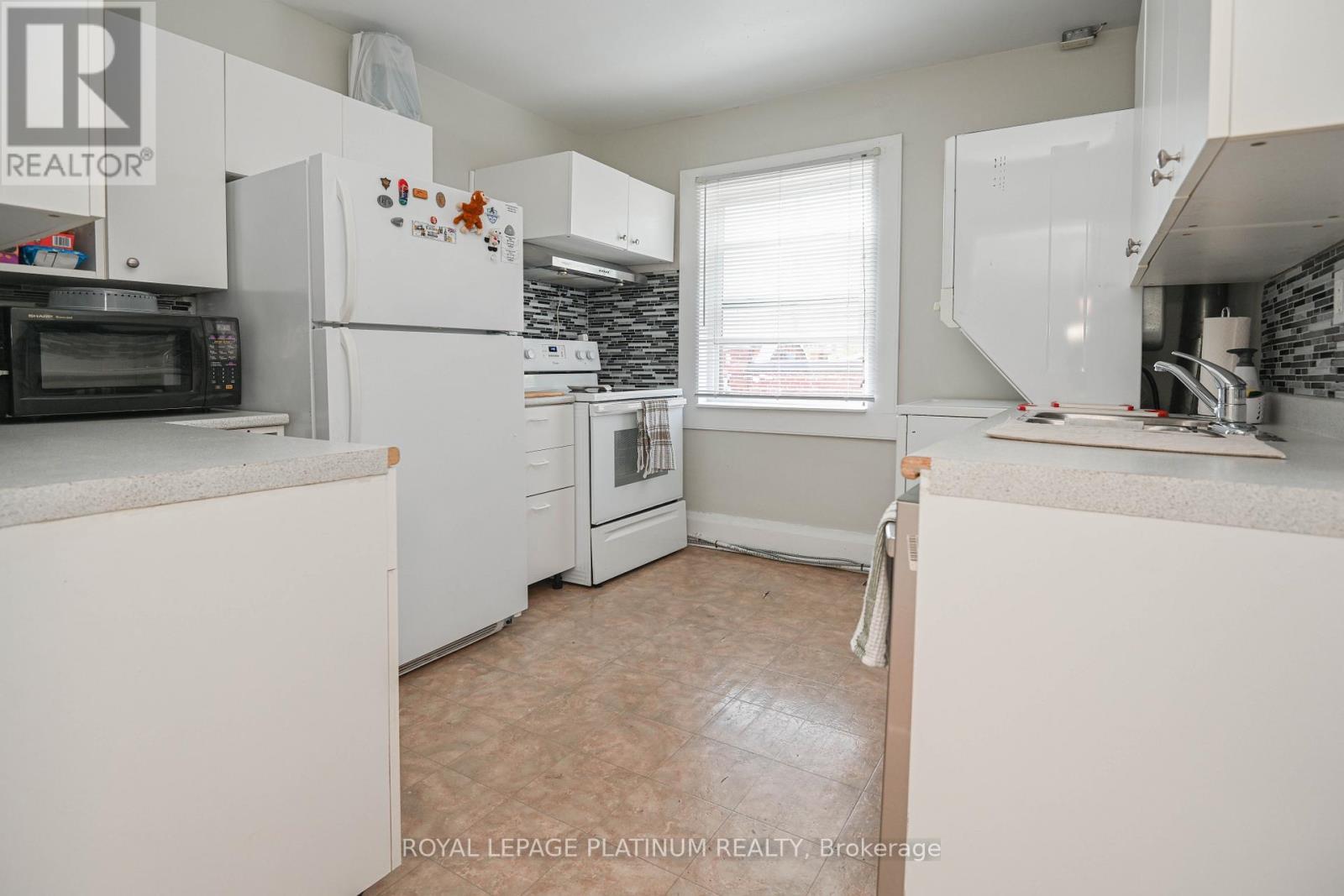 37 Dundas Street W, Mississauga, ON