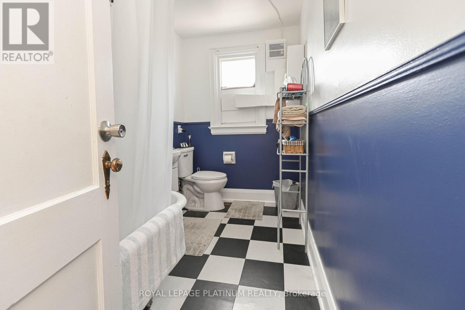 37 Dundas Street W, Mississauga, ON