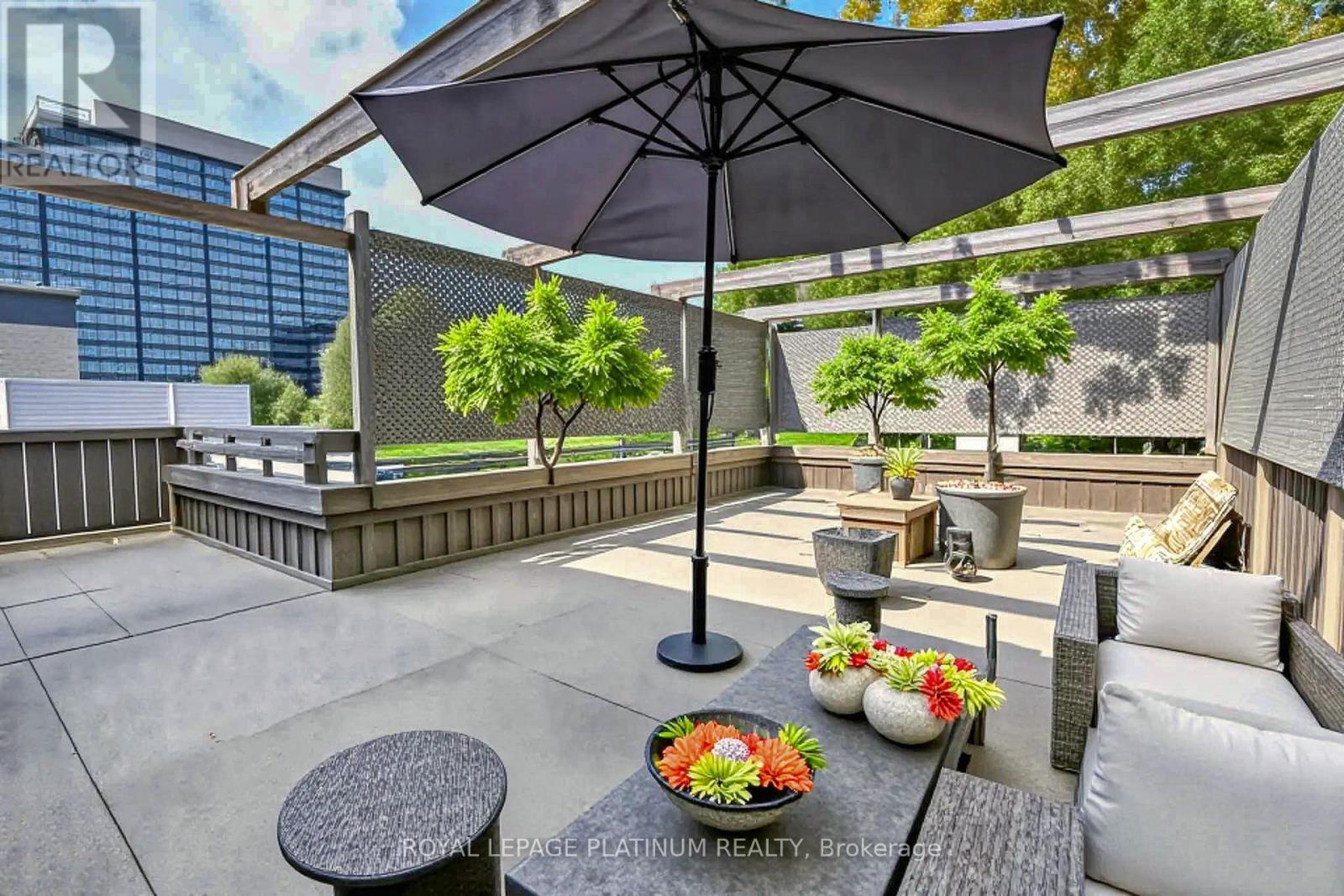 37 Dundas Street W, Mississauga, ON