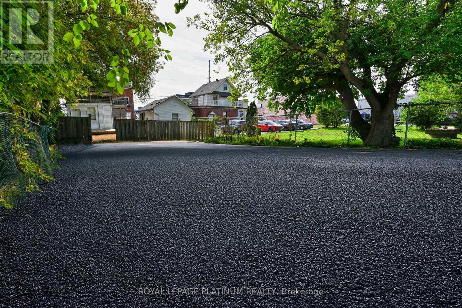 37 Dundas Street W, Mississauga, ON