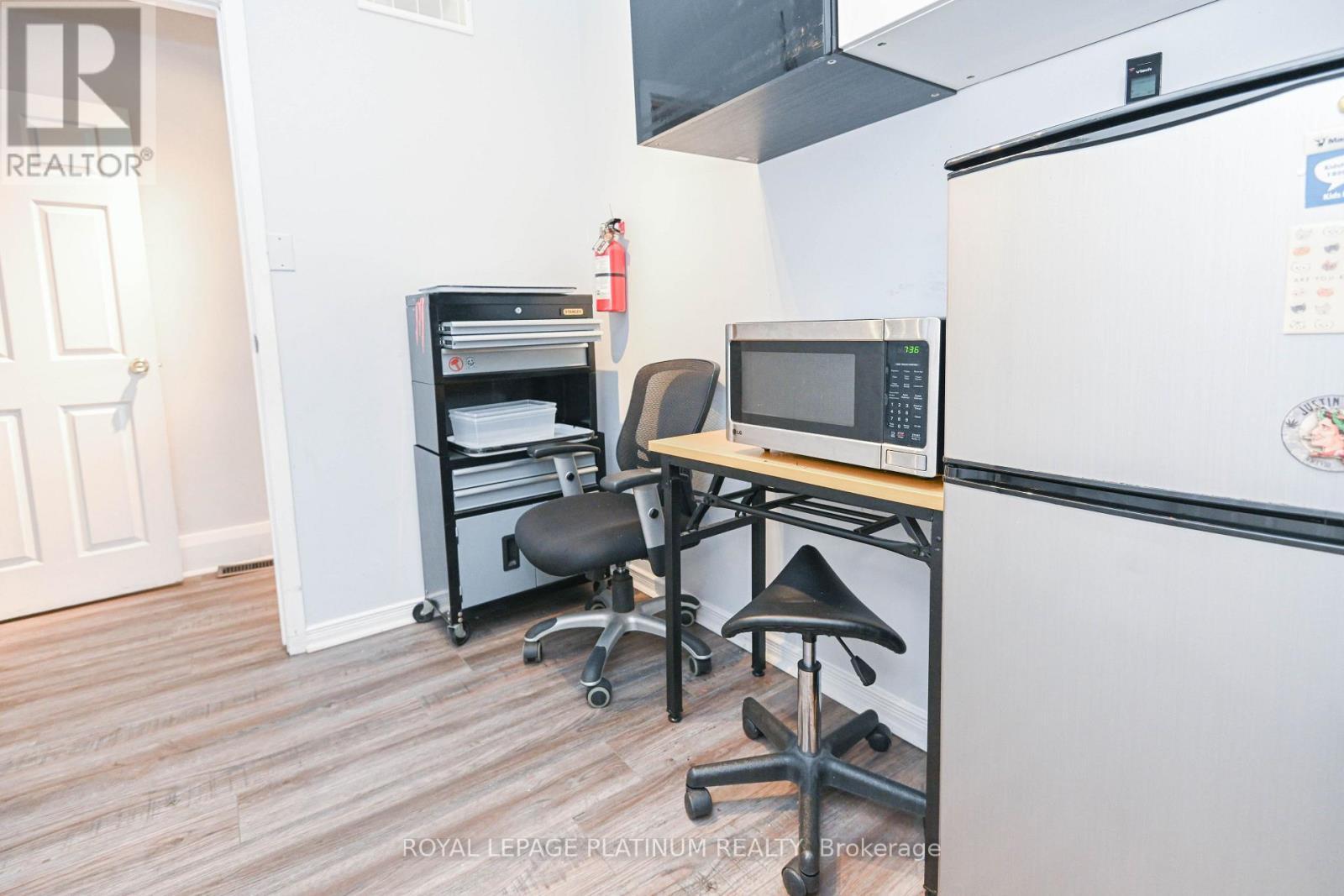 37 Dundas Street W, Mississauga, ON