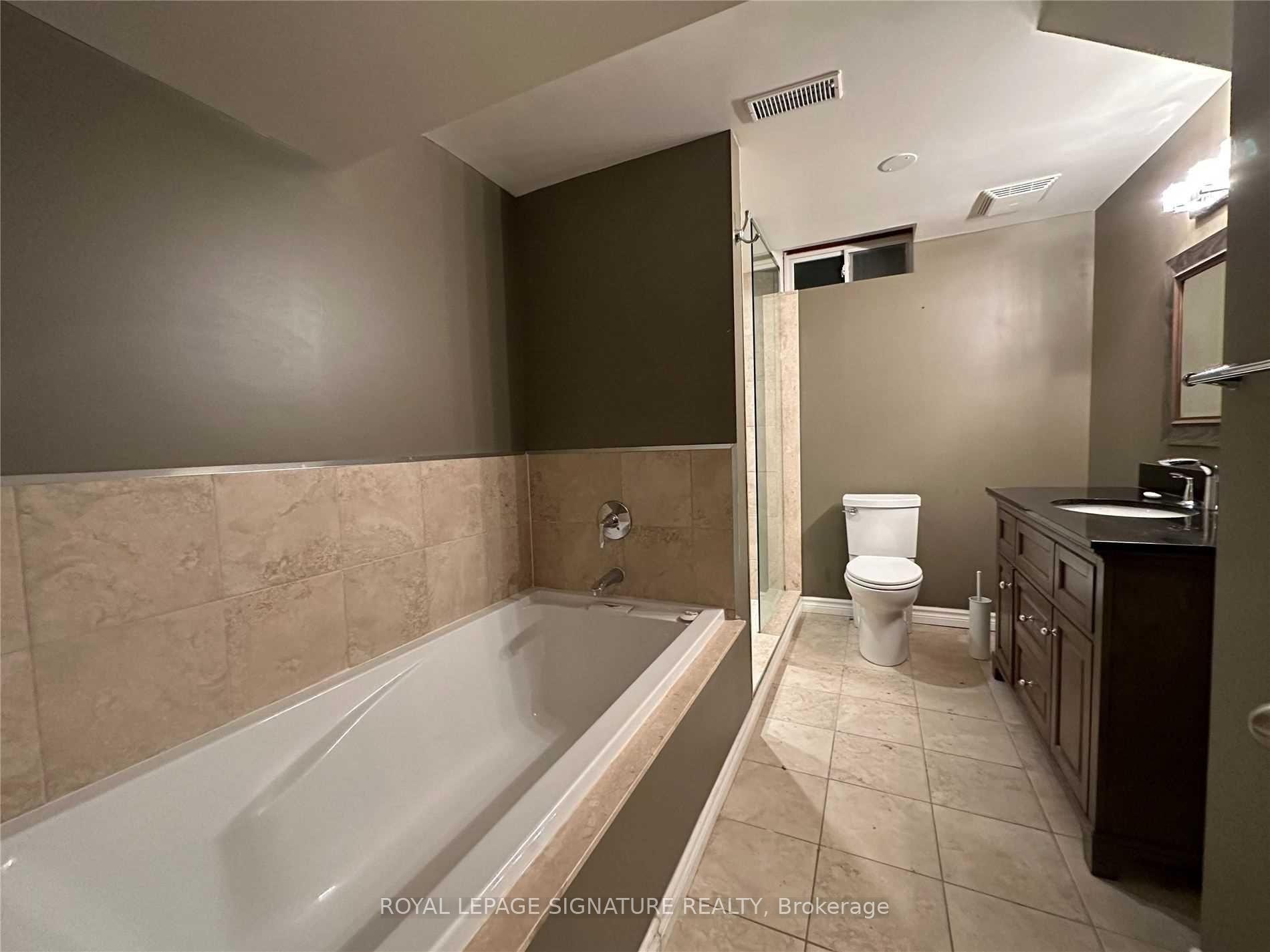 Lower-86 Linton Avenue, Ajax, ON - Indoor Photo Showing Bathroom
