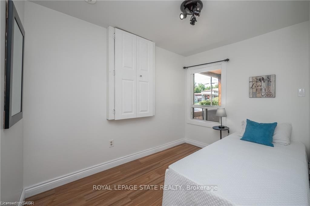1-100 Munn Street, Hamilton, ON - Indoor Photo Showing Bedroom