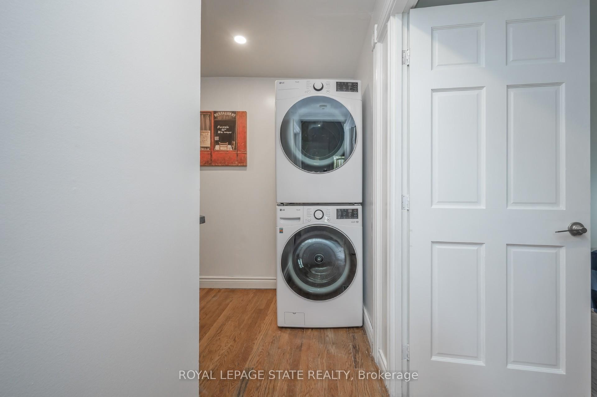 1-100 Munn Street, Hamilton, ON - Indoor Photo Showing Laundry Room