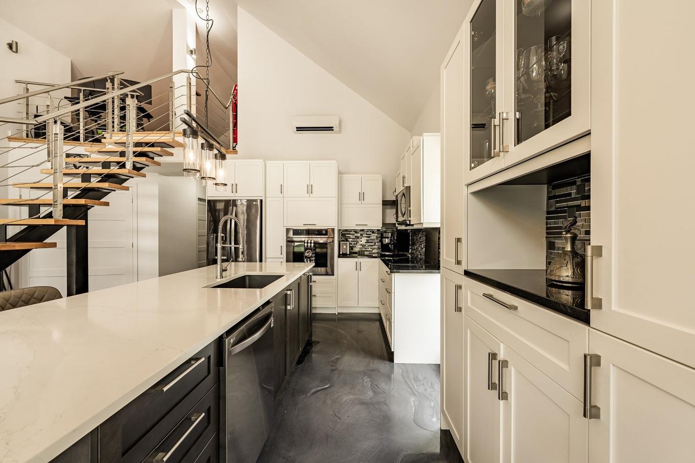 Kitchen - 470 Rue Arthur-Priem, Saint-Roch-De-Richelieu, QC - Indoor Photo Showing Kitchen With Upgraded Kitchen