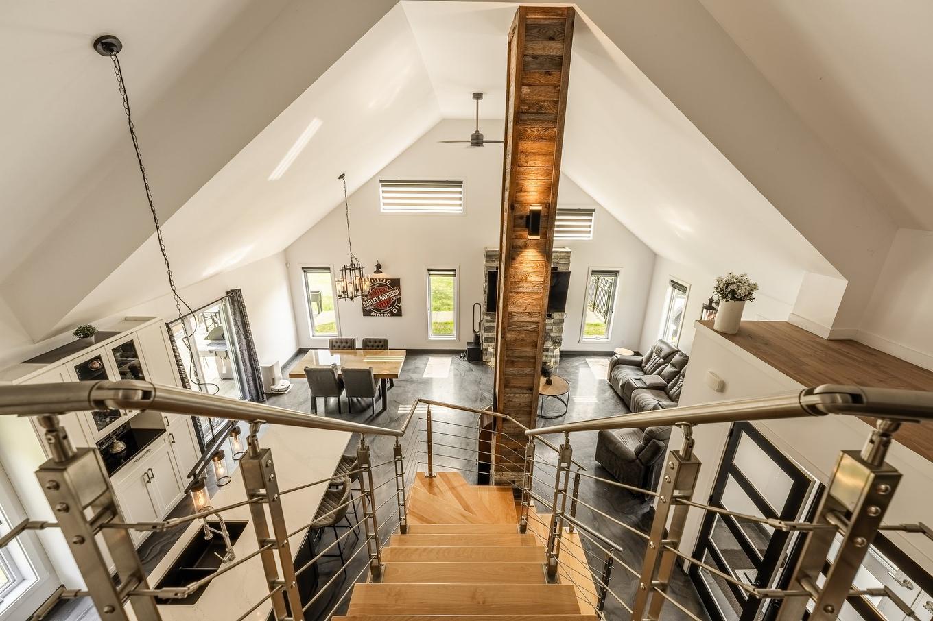 Staircase - 470 Rue Arthur-Priem, Saint-Roch-De-Richelieu, QC - Indoor Photo Showing Other Room