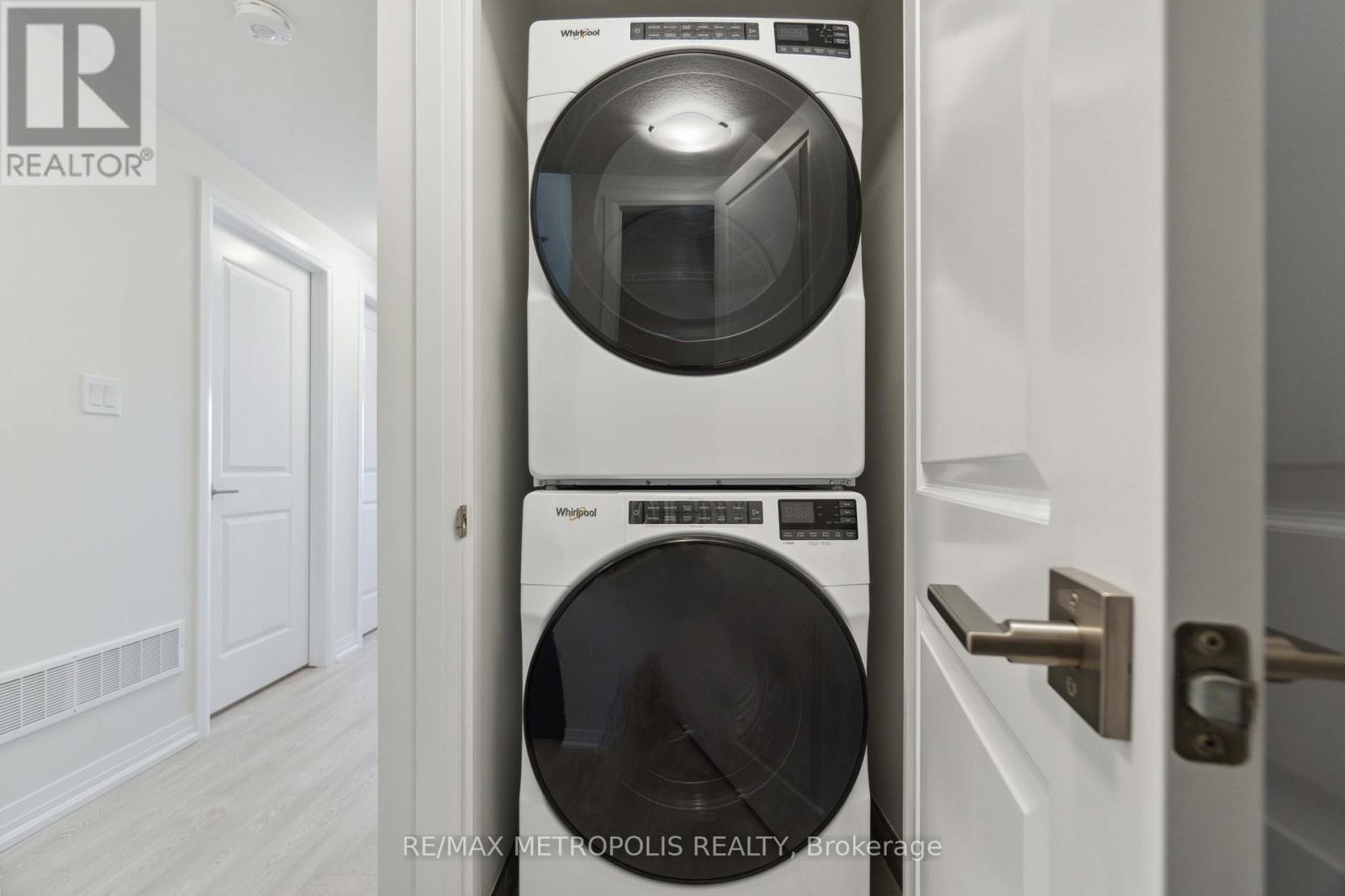 27 - 15 Stauffer Woods Trail, Kitchener, ON - Indoor Photo Showing Laundry Room