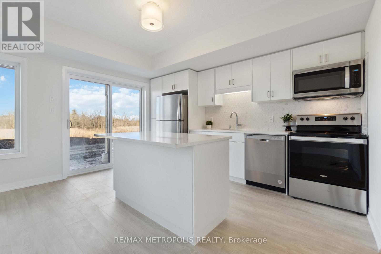 27 - 15 Stauffer Woods Trail, Kitchener, ON - Indoor Photo Showing Kitchen With Upgraded Kitchen