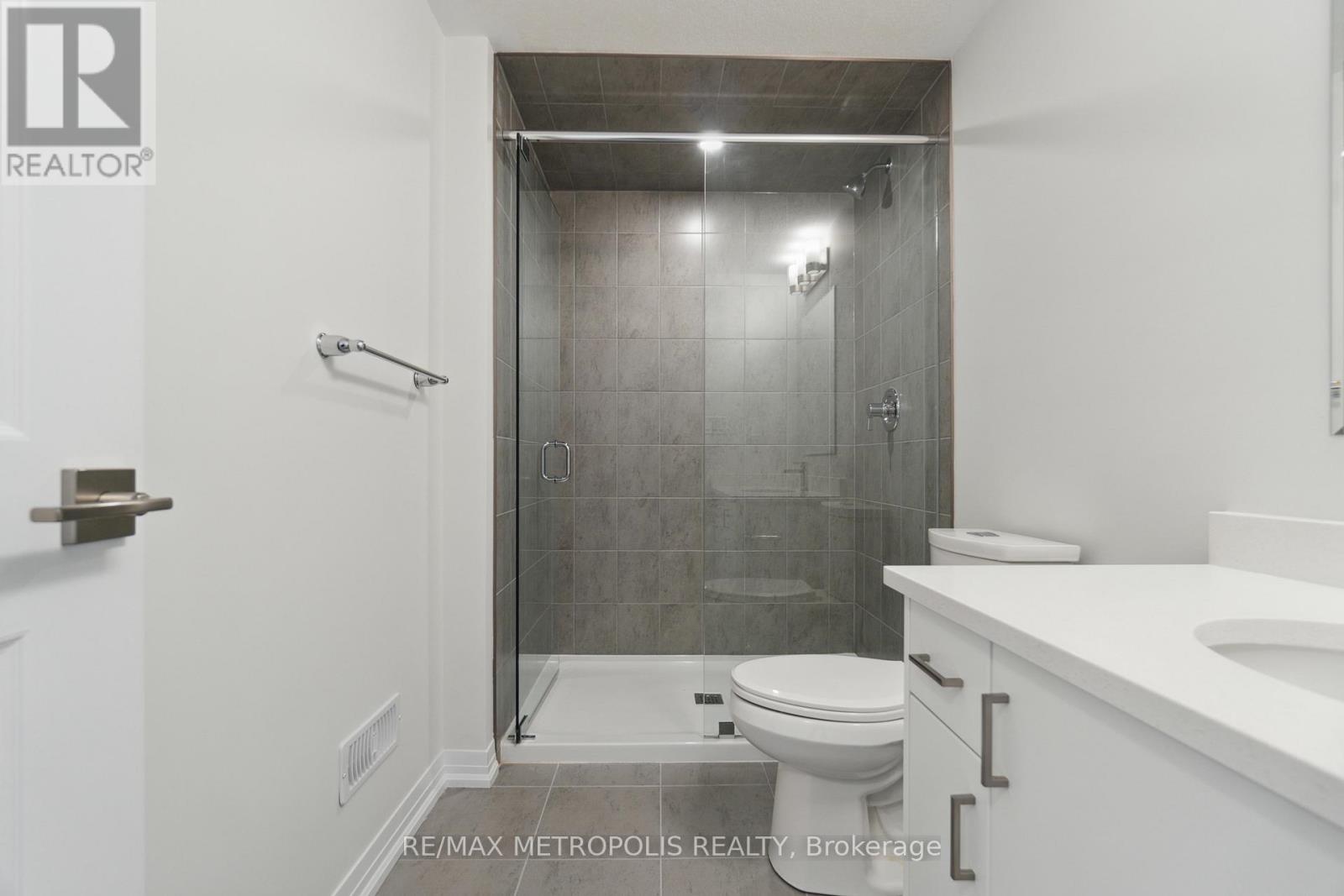 27 - 15 Stauffer Woods Trail, Kitchener, ON - Indoor Photo Showing Bathroom