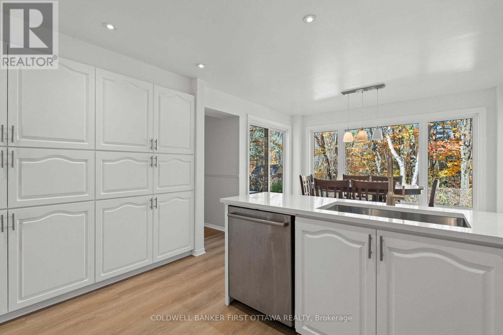 1645 Des Ravins Place, Ottawa, ON - Indoor Photo Showing Kitchen