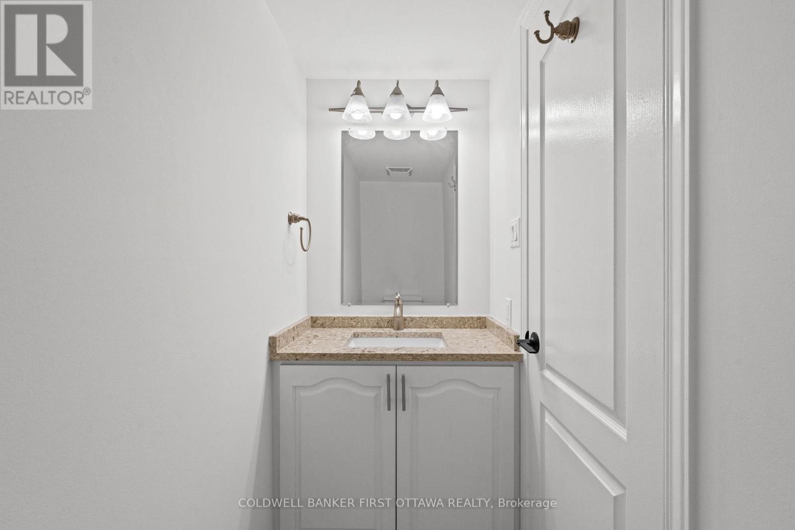 1645 Des Ravins Place, Ottawa, ON - Indoor Photo Showing Bathroom