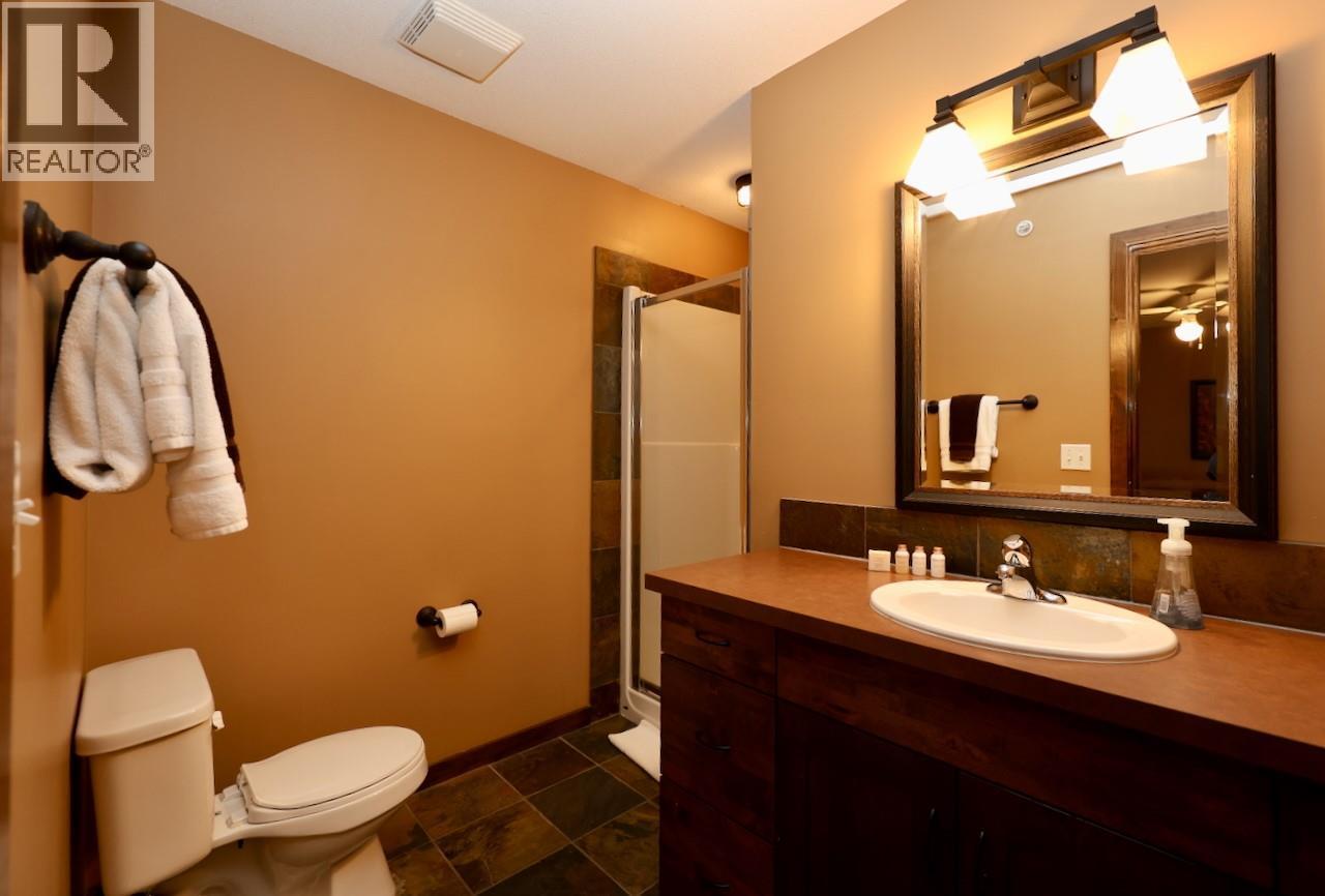 1549 Kicking Horse Trail Unit# 415 (A&B), Golden, BC - Indoor Photo Showing Bathroom