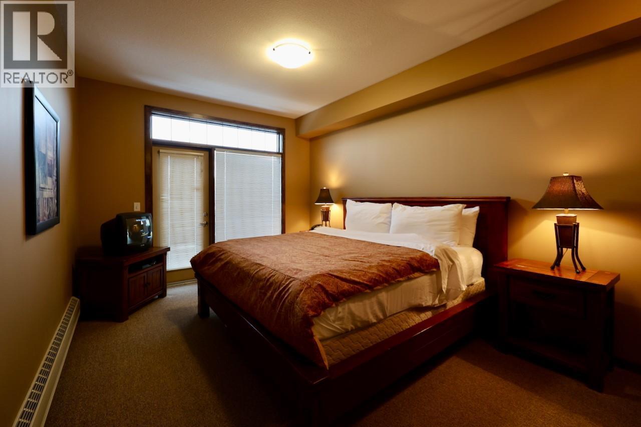 1549 Kicking Horse Trail Unit# 415 (A&B), Golden, BC - Indoor Photo Showing Bedroom