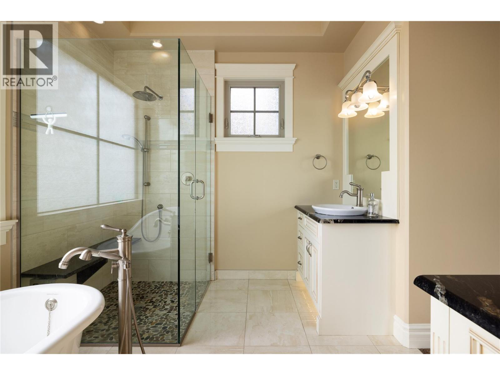 108 Vineyard Way, Vernon, BC - Indoor Photo Showing Bathroom