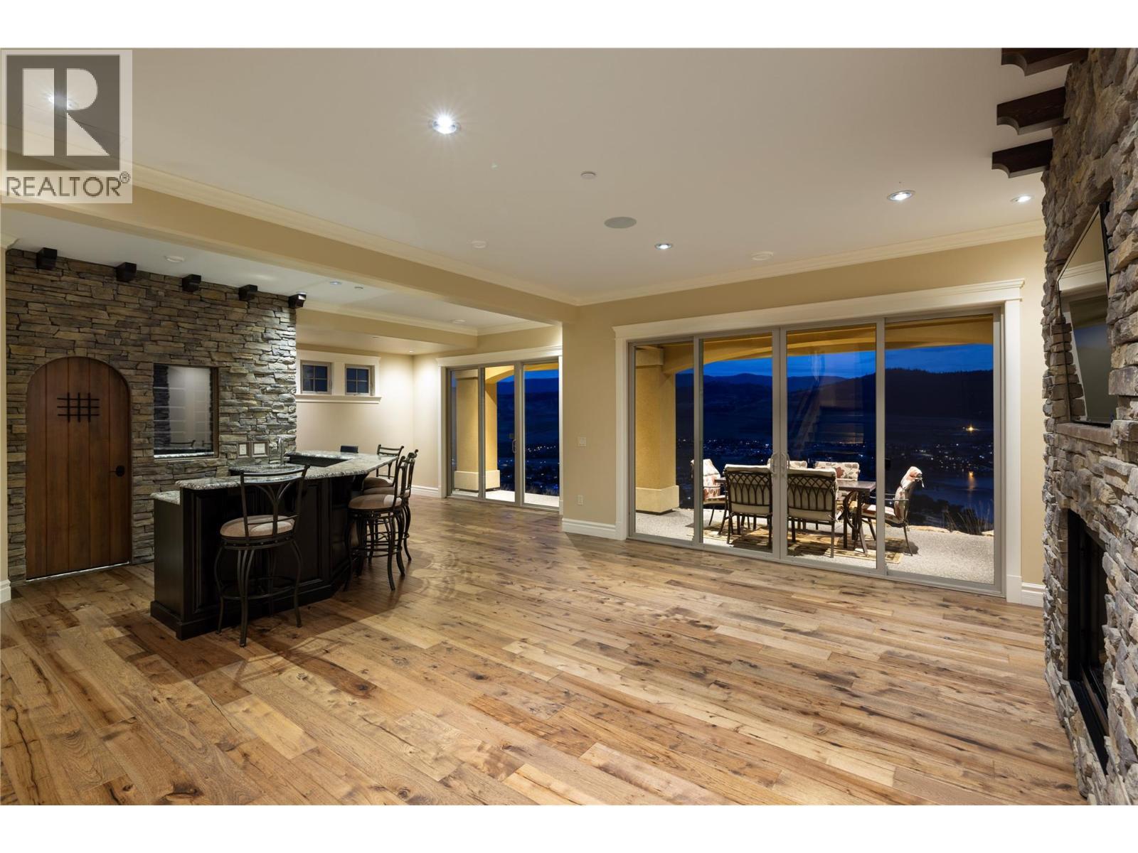 Downstairs at sunset - 108 Vineyard Way, Vernon, BC - Indoor