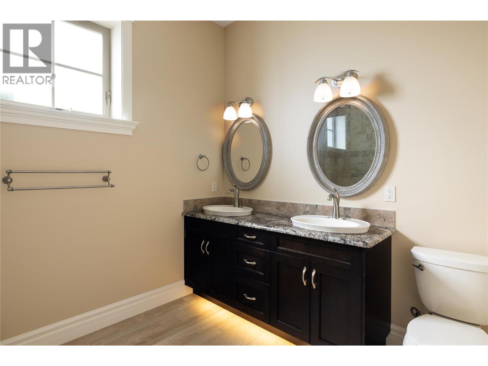Downstairs Primary en-suite with large walk in shower - 108 Vineyard Way, Vernon, BC - Indoor Photo Showing Bathroom