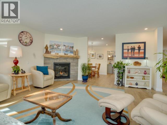 4750 Redonda Ave, Powell River, BC - Indoor Photo Showing Living Room With Fireplace