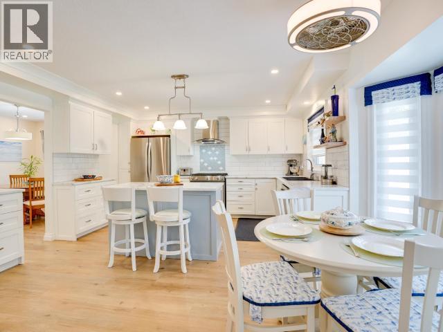 4750 Redonda Ave, Powell River, BC - Indoor Photo Showing Dining Room