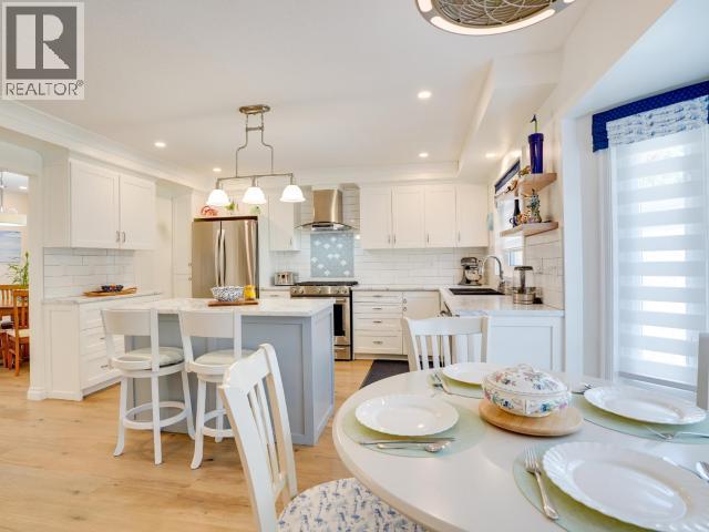 4750 Redonda Ave, Powell River, BC - Indoor Photo Showing Dining Room