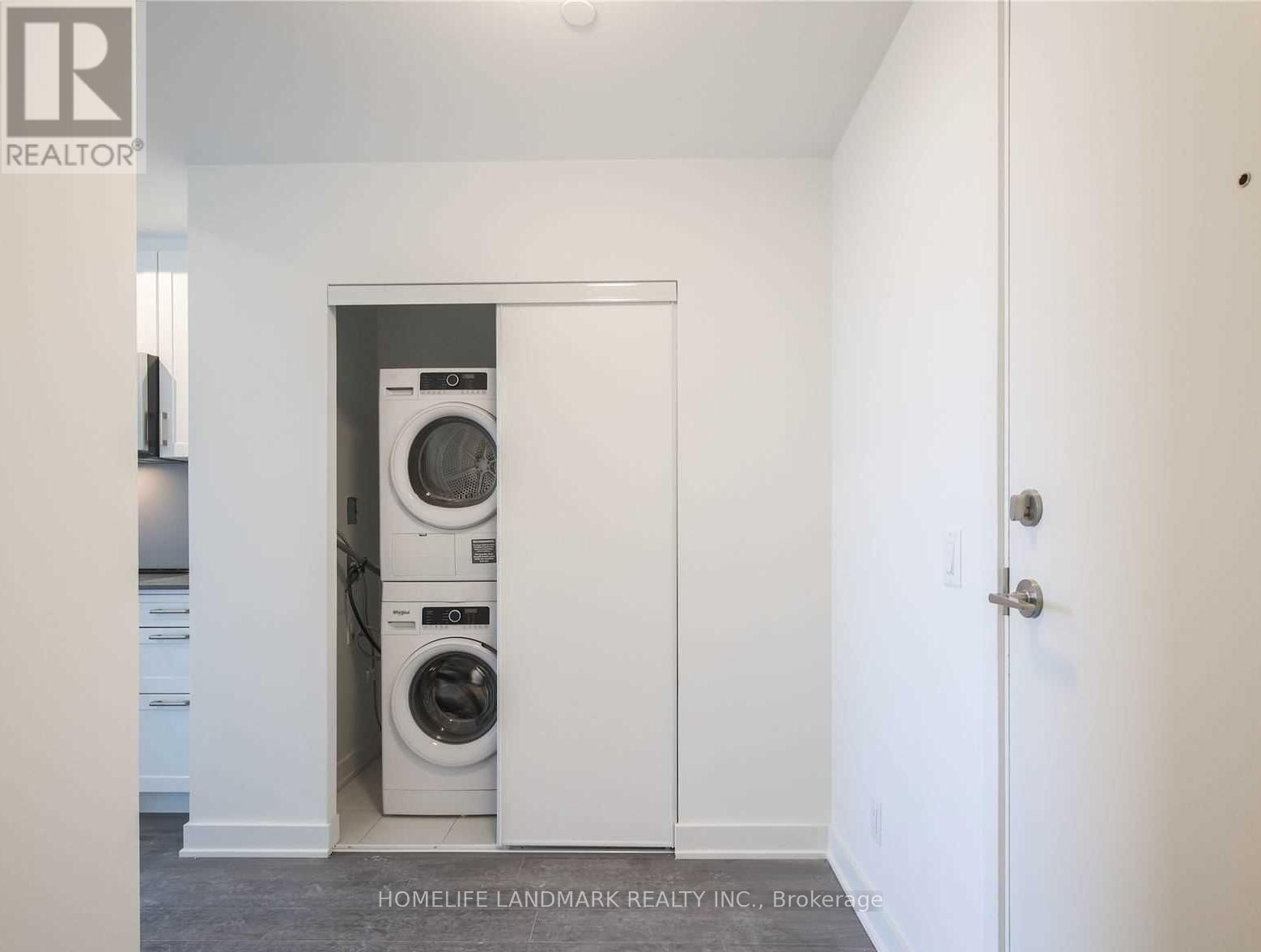 681 Yong Street, Barrie, ON - Indoor Photo Showing Laundry Room
