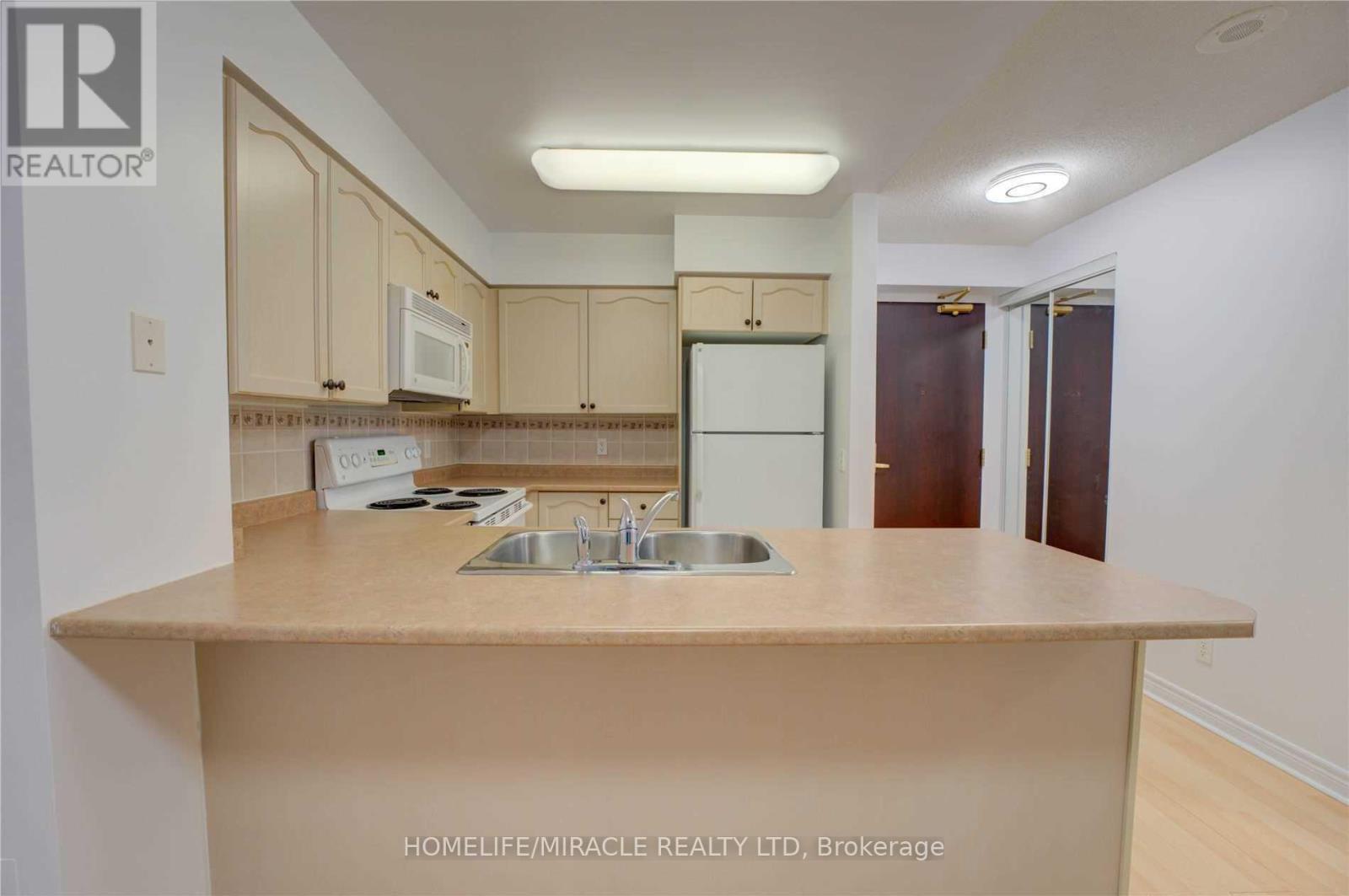 1509 - 30 Grand Trunk Crescent, Toronto, ON - Indoor Photo Showing Kitchen