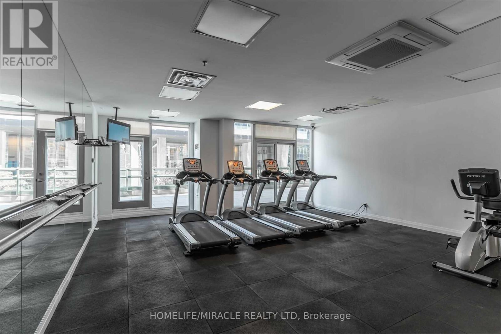 1509 - 30 Grand Trunk Crescent, Toronto, ON - Indoor Photo Showing Gym Room