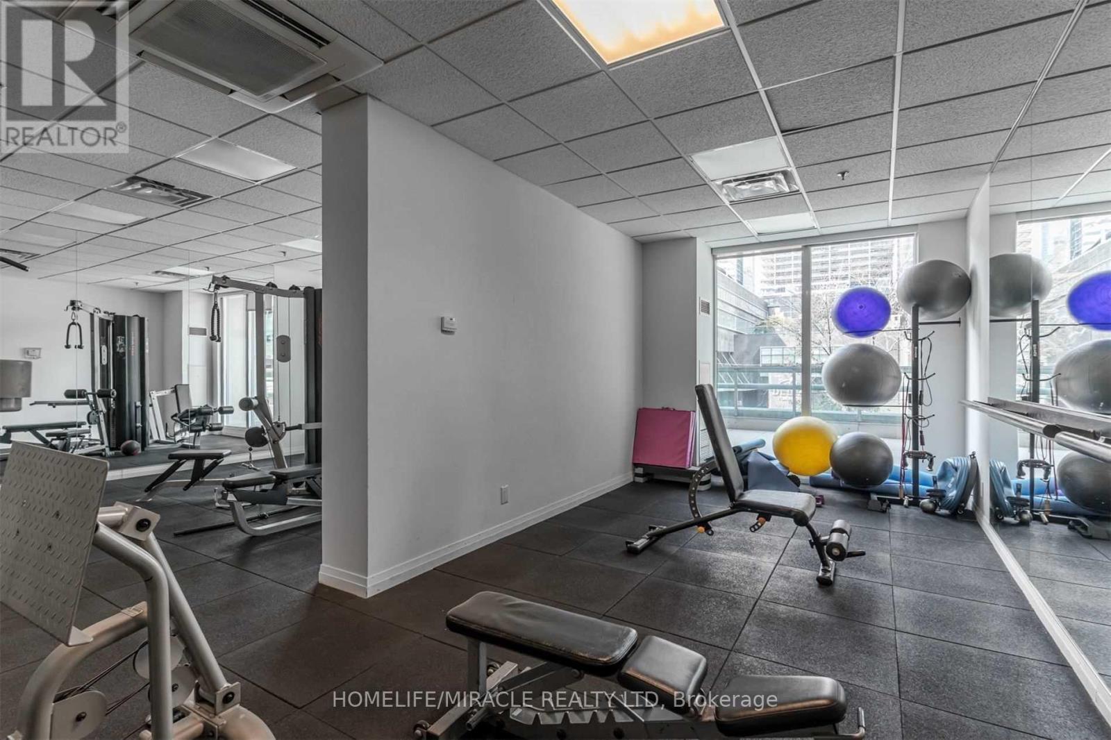 1509 - 30 Grand Trunk Crescent, Toronto, ON - Indoor Photo Showing Gym Room