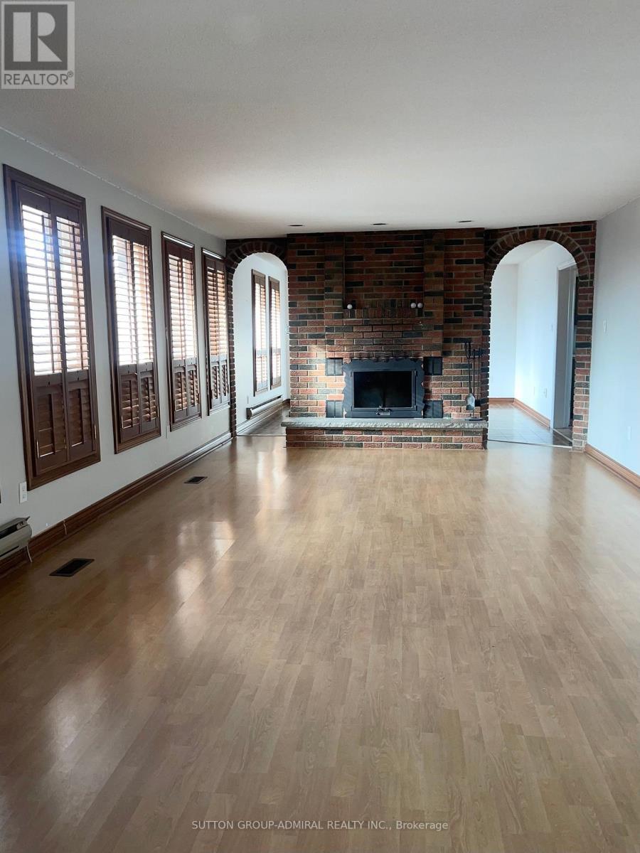 10623 Clarkway Drive, Brampton, ON - Indoor Photo Showing Living Room With Fireplace