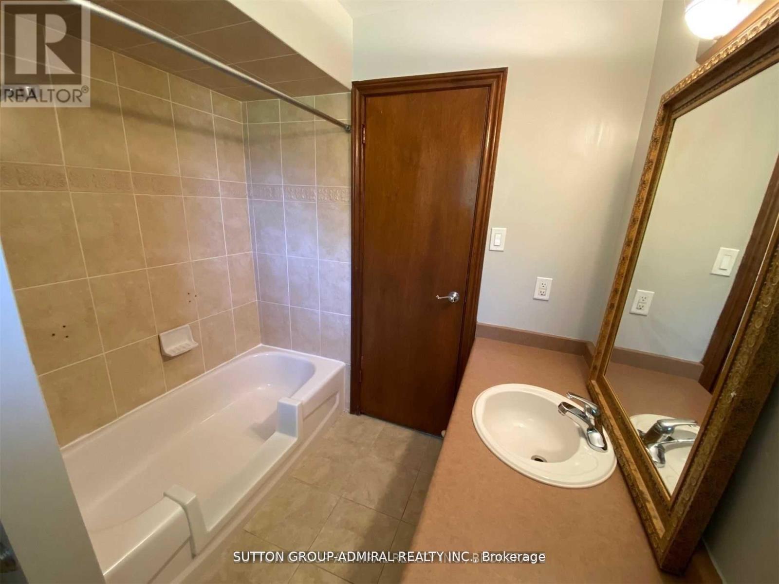 10623 Clarkway Drive, Brampton, ON - Indoor Photo Showing Bathroom