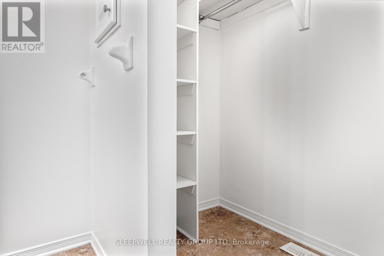 209 Hopewell Avenue, Ottawa, ON - Indoor With Storage