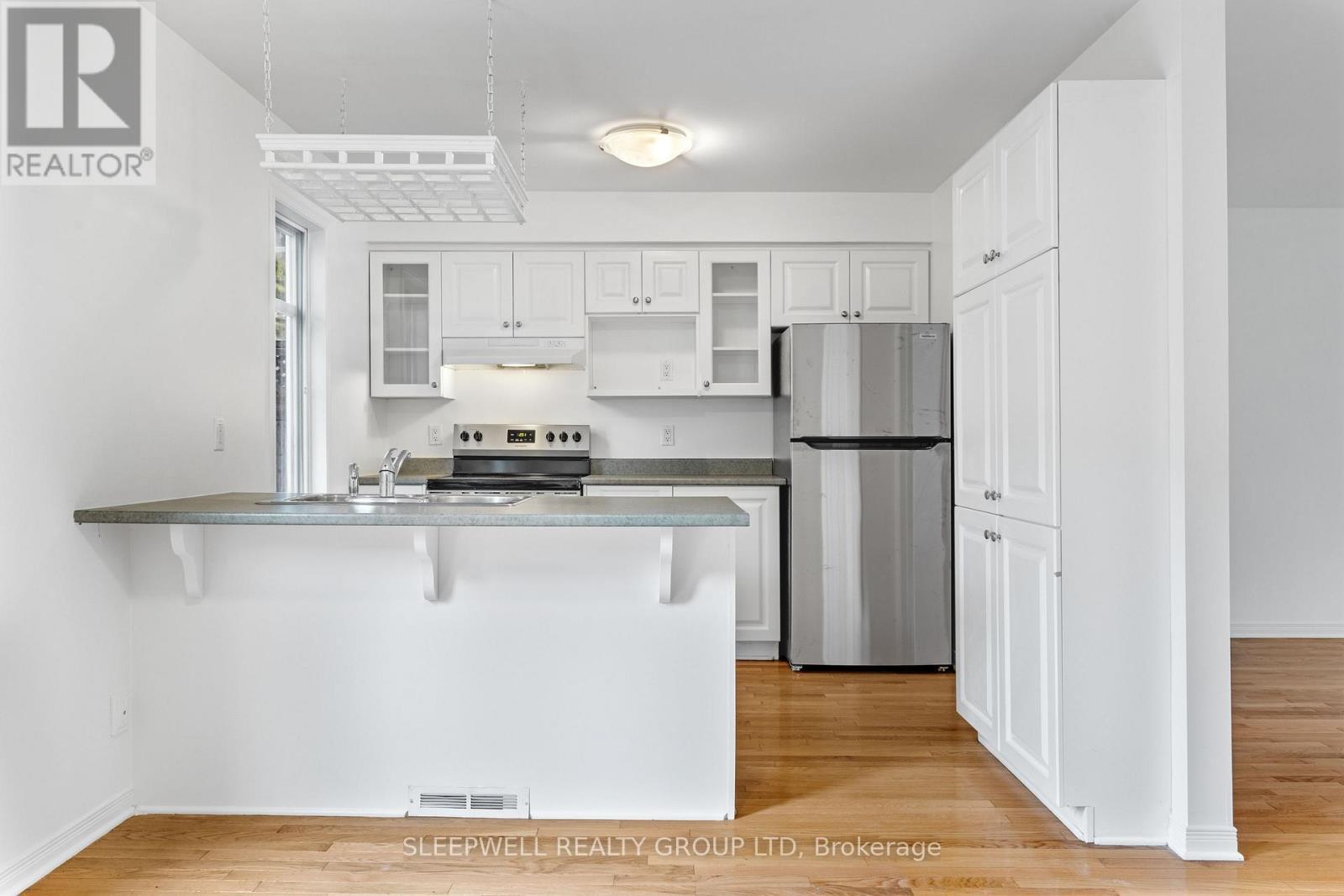 209 Hopewell Avenue, Ottawa, ON - Indoor Photo Showing Kitchen
