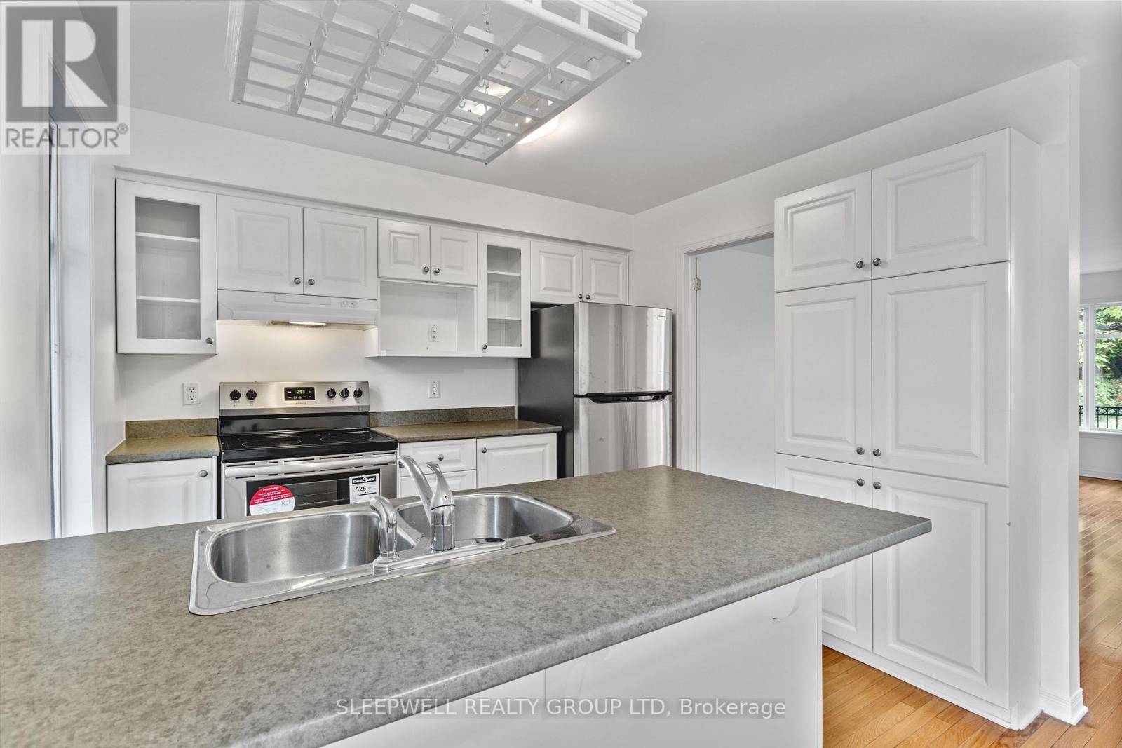 209 Hopewell Avenue, Ottawa, ON - Indoor Photo Showing Kitchen With Double Sink