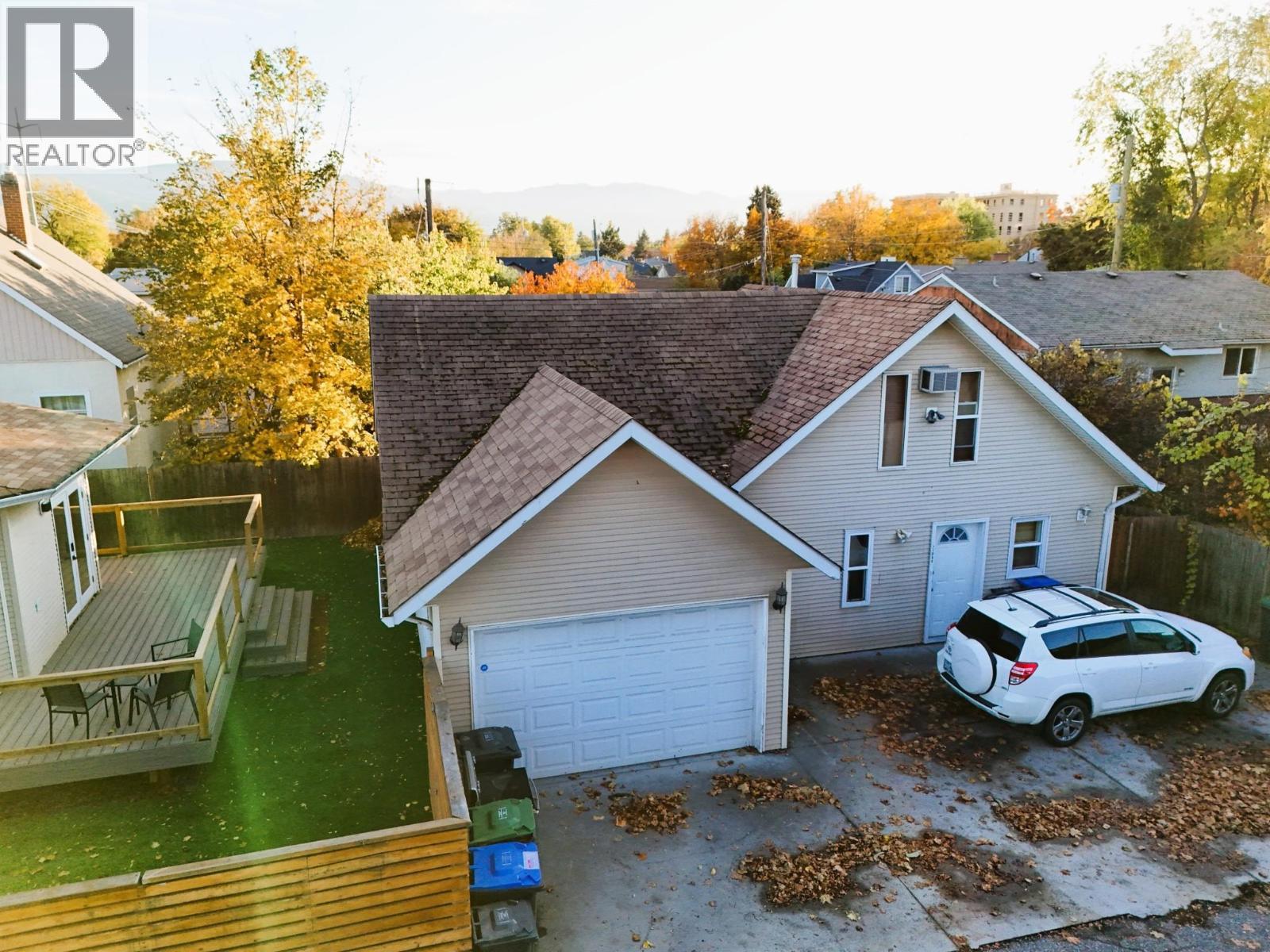 Carriage House with Attached Garage - 2174 Richter Avenue, Kelowna, BC - Outdoor