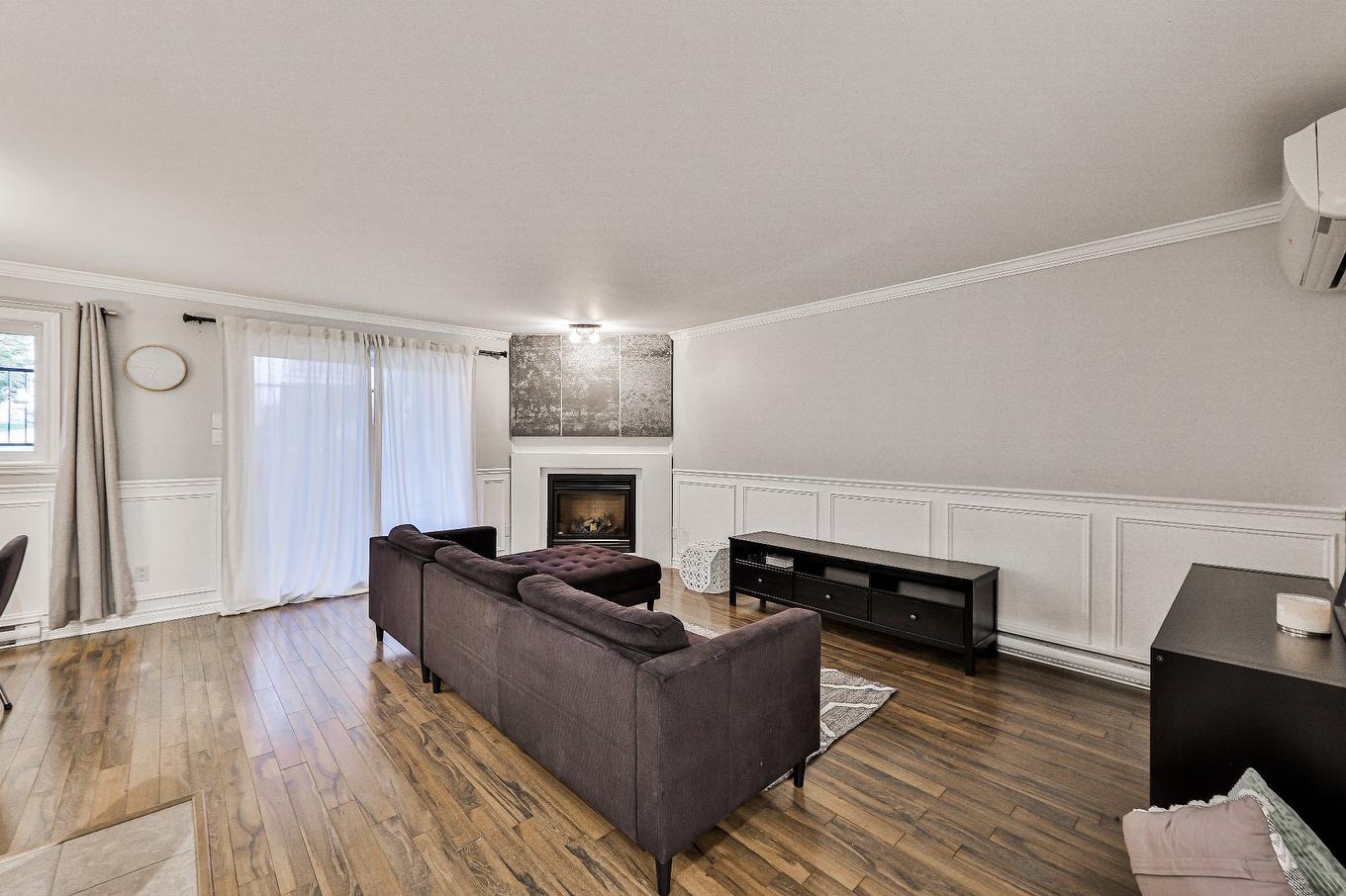 Living room - 103-2405 Rue Versailles, Mascouche, QC - Indoor Photo Showing Living Room With Fireplace