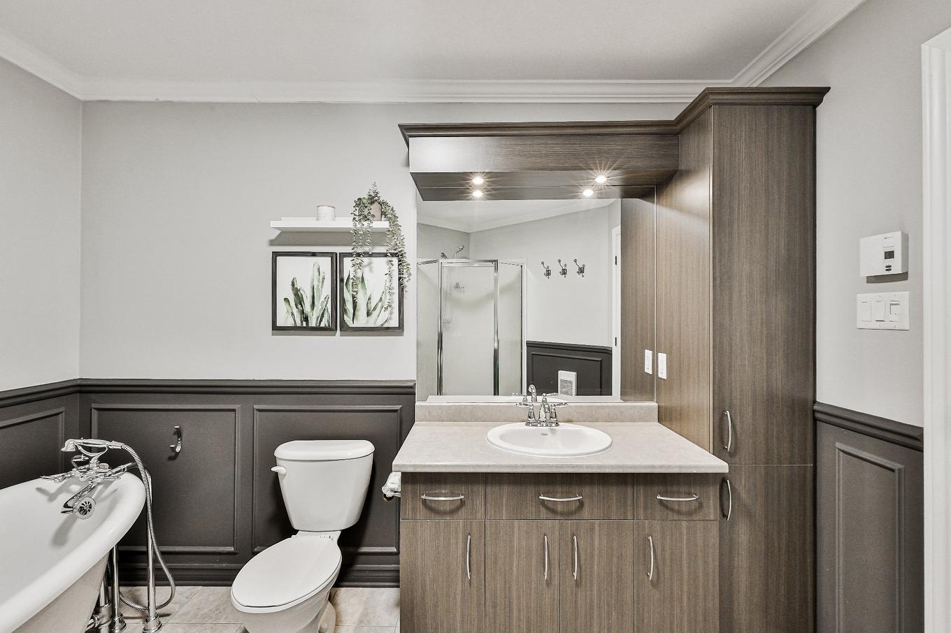 Bathroom - 103-2405 Rue Versailles, Mascouche, QC - Indoor Photo Showing Bathroom