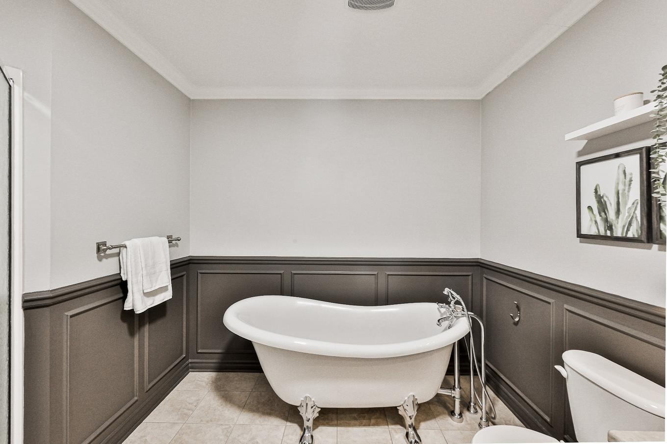 Bathroom - 103-2405 Rue Versailles, Mascouche, QC - Indoor Photo Showing Bathroom