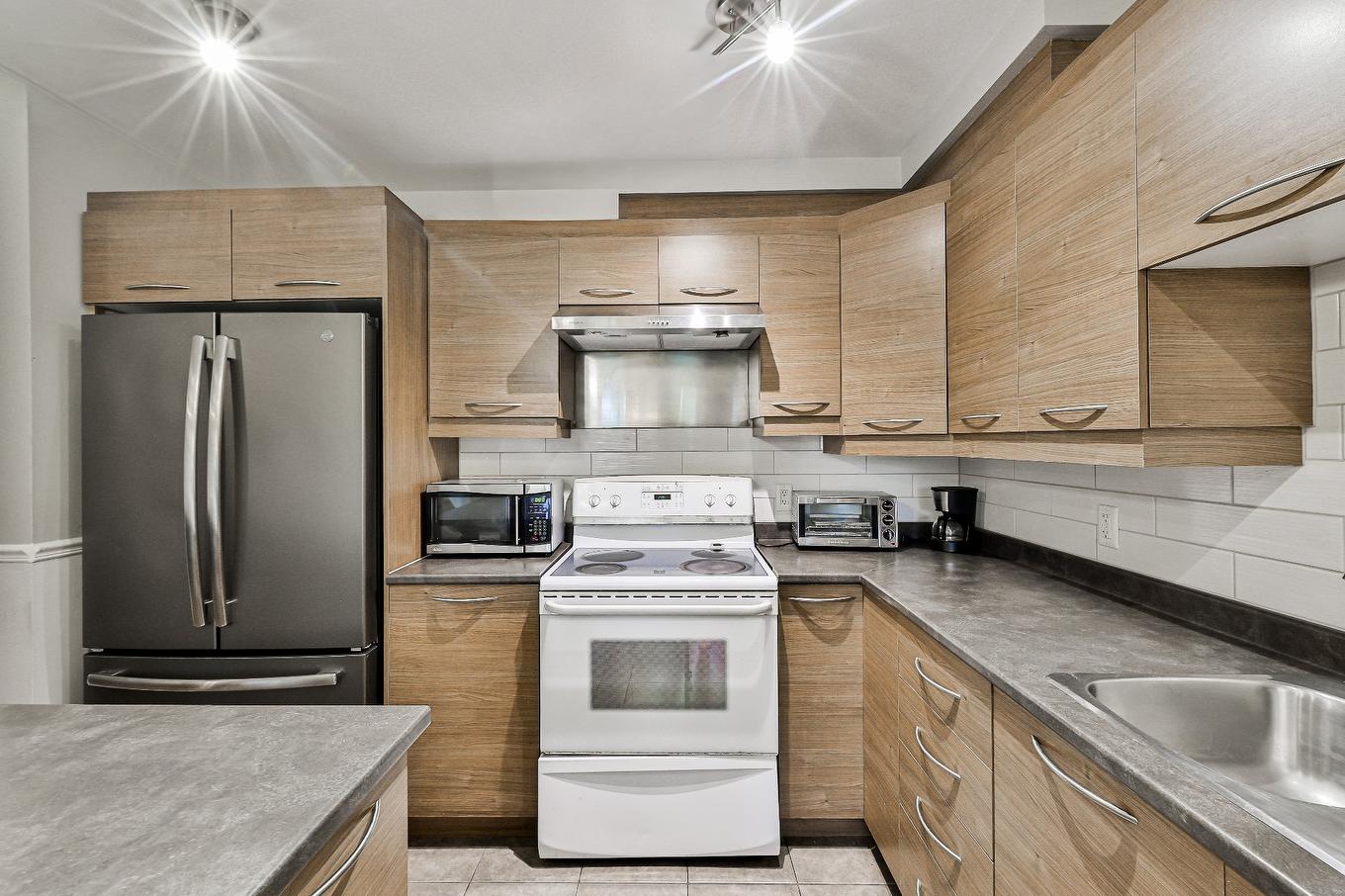 Kitchen - 103-2405 Rue Versailles, Mascouche, QC - Indoor Photo Showing Kitchen
