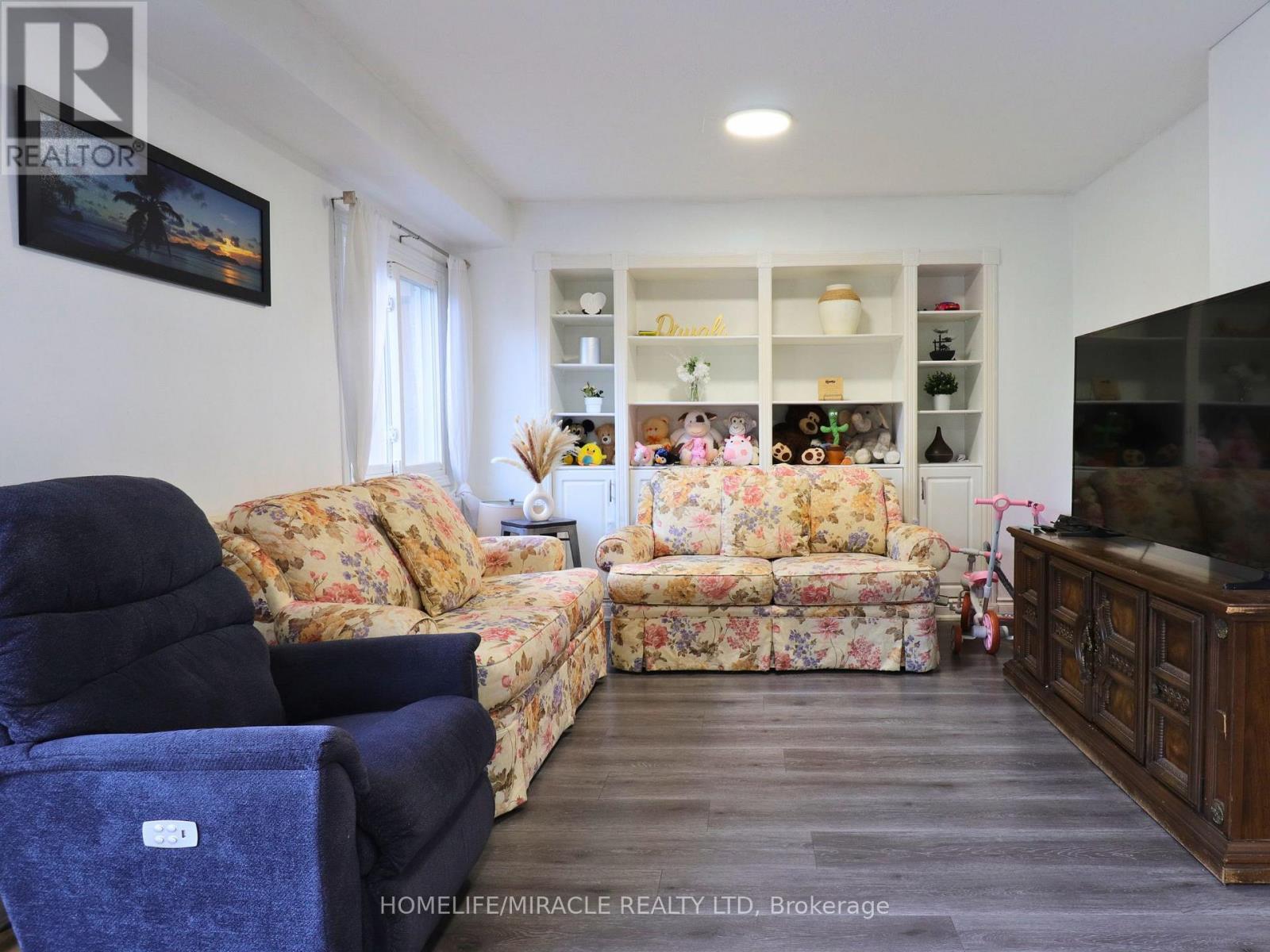 3 Caprice Court, Kitchener, ON - Indoor Photo Showing Living Room