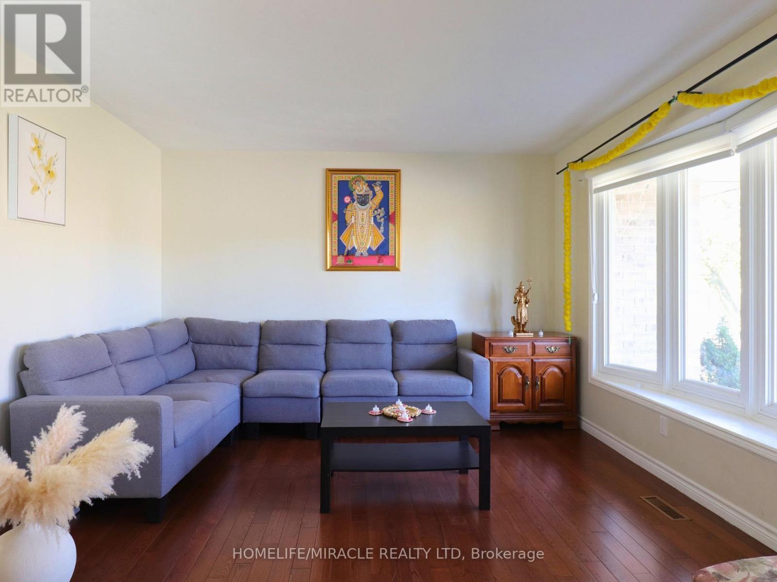 3 Caprice Court, Kitchener, ON - Indoor Photo Showing Living Room