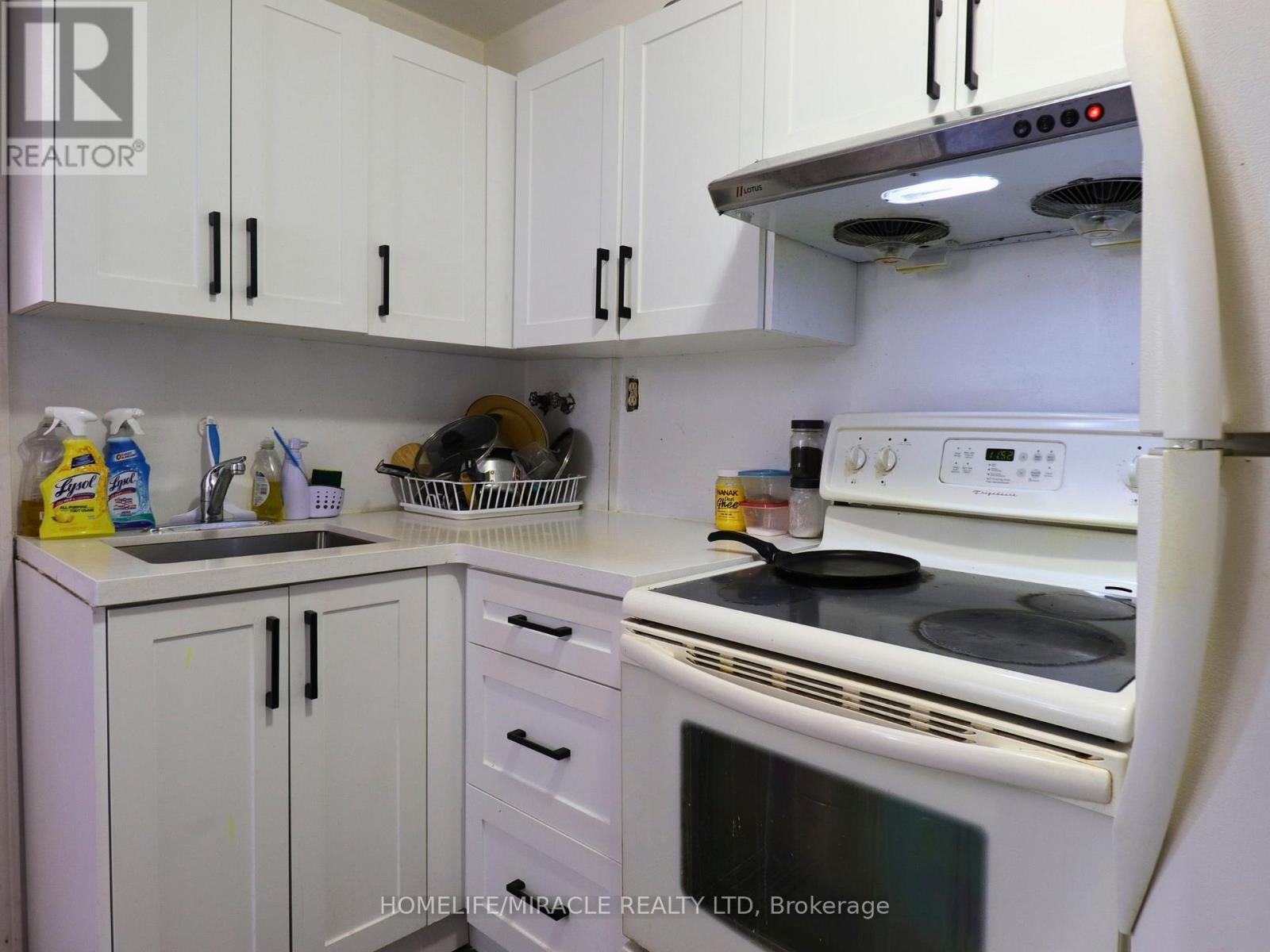 3 Caprice Court, Kitchener, ON - Indoor Photo Showing Kitchen