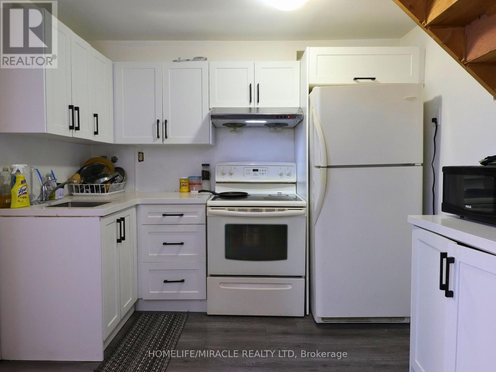 3 Caprice Court, Kitchener, ON - Indoor Photo Showing Kitchen
